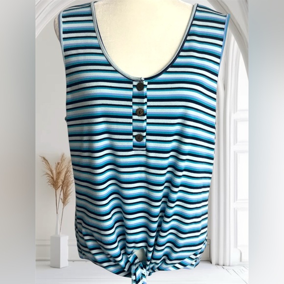a.n.a A New Approach Sleeveless Striped Tie-Front
Round Neck Tank Top Size XL - Picture 1 of 6